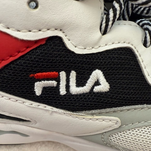FILA Women’s Ray Tracer Black/Gray/Red SNEAKERS Size 7 - Picture 9 of 9